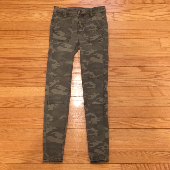 American Eagle Outfitters Denim - American eagle high rise green camo jeans